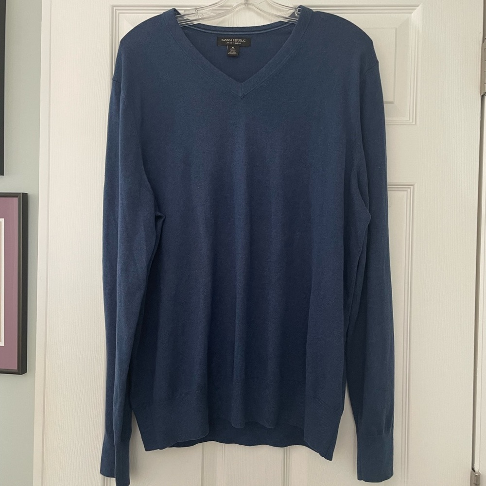 Men’s Banana Republic Luxury Blend V-neck sweater